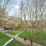Modern Townhouse With Cinema Room In London Se1